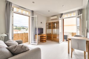 Nice Le Ray – Grand studio meublé avec 2 balcons            (IT)