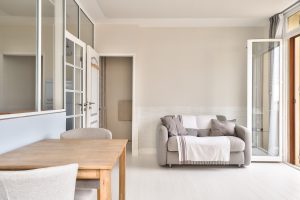 Nice Le Ray – Grand studio meublé avec 2 balcons            (IT)