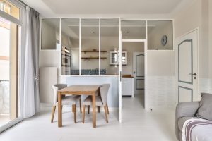 Nice Le Ray – Grand studio meublé avec 2 balcons            (IT)