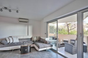 Nice Fabron – Beautiful Renovated One Bedroom Apartment with Terrace and Garage