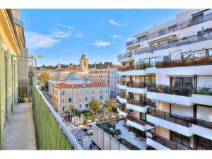 Nice – La Coulée Verte – Appartement rénové avec balcon de 10m2