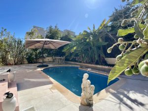 Nice Lanterne – Detached House with Pool and Garden in a Residential Area