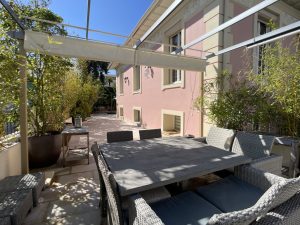 Nice Lanterne – Detached House with Pool and Garden in a Residential Area