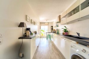 NICE CIMIEZ – 2 Bedrooms Apartment in Excellent Condition in a Residence with Swimming Pool