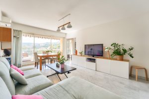 NICE CIMIEZ – 2 Bedrooms Apartment in Excellent Condition in a Residence with Swimming Pool