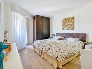Nizza Rimiez – Bellissimo appartamento di 111 m² con 4 camere in un residence di lusso con piscina