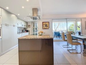 Nizza Rimiez – Bellissimo appartamento di 111 m² con 4 camere in un residence di lusso con piscina