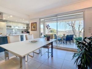Nizza Rimiez – Bellissimo appartamento di 111 m² con 4 camere in un residence di lusso con piscina
