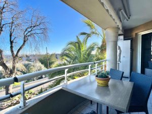 Nizza Rimiez – Bellissimo appartamento di 111 m² con 4 camere in un residence di lusso con piscina