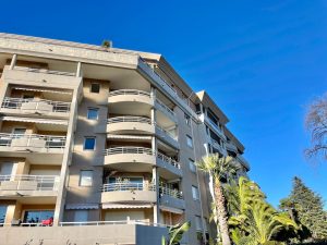 Nizza Rimiez – Bellissimo appartamento di 111 m² con 4 camere in un residence di lusso con piscina