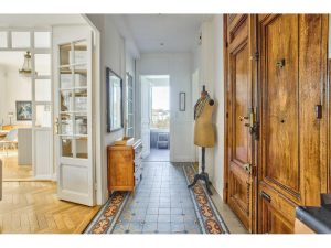 Nice Lower Cimiez – Three bedroom Apartment in a Triple-Exposure Belle Epoque Townhouse