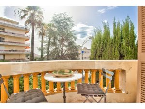 Nice Lower Cimiez – Three bedroom Apartment in a Triple-Exposure Belle Epoque Townhouse