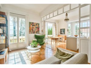 Nice Lower Cimiez – Three bedroom Apartment in a Triple-Exposure Belle Epoque Townhouse