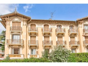Nice Lower Cimiez – Three bedroom Apartment in a Triple-Exposure Belle Epoque Townhouse