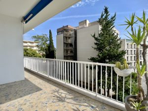 Nizza Cimiez – Grande appartamento di 3 locali con terrazza in condominium