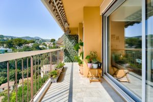 NICE CIMIEZ – 2 Bedrooms Apartment in Excellent Condition in a Residence with Swimming Pool