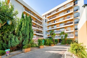 NICE CIMIEZ – 2 Bedrooms Apartment in Excellent Condition in a Residence with Swimming Pool
