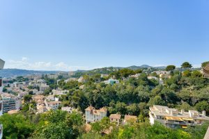 NICE CIMIEZ – 2 Bedrooms Apartment in Excellent Condition in a Residence with Swimming Pool