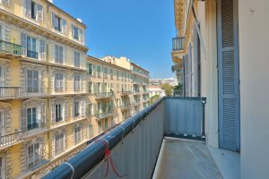 Nice Parc Wilson – Renovated 3 Bedroom through-building Apartment