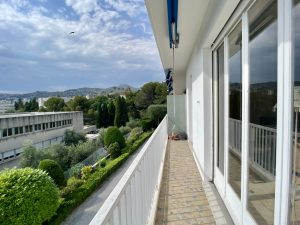 Nizza Cimiez – Grande appartamento di 3 locali con terrazza in condominium
