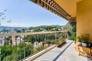 NICE CIMIEZ – 2 Bedrooms Apartment in Excellent Condition in a Residence with Swimming Pool