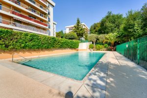 NICE CIMIEZ – 2 Bedrooms Apartment in Excellent Condition in a Residence with Swimming Pool