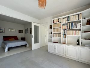 Nizza Madonette – Studio all’ultimo piano con terrazza vista mare di un residence con piscina