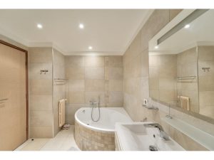 NICE CIMIEZ – Superb 115 sqm 3 Bedroom Apartment with Sea View and two Garages