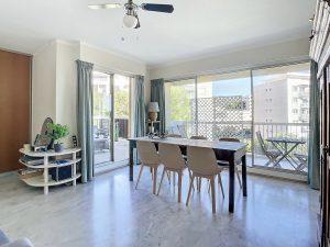 NICE CIMIEZ – Top-floor Apartment with a Large Terrace and Views of the Sea and Hills.