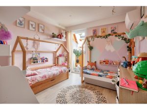 Nice Cimiez – Beautiful Fully Renovated 3 Bedroom Apartment 110 sqm  in a Residence with Garden