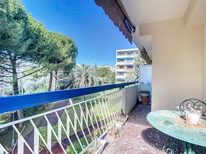 Nice Cimiez Flirey – Spacious 60 sqm One Bedroom Apartment in a Quiet Secure Residence