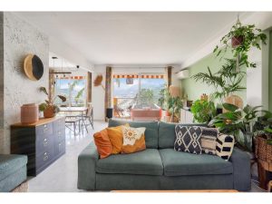 Nice Cimiez – Beautiful Fully Renovated 3 Bedroom Apartment 110 sqm  in a Residence with Garden