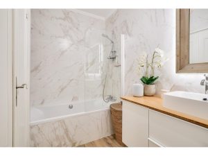 Nice Cimiez – Beautiful Fully Renovated 3 Bedroom Apartment 110 sqm  in a Residence with Garden