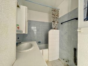 Nizza Madonette – Studio all’ultimo piano con terrazza vista mare di un residence con piscina
