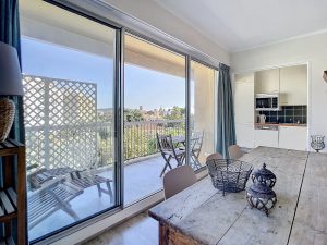 NICE CIMIEZ – Top-floor Apartment with a Large Terrace and Views of the Sea and Hills.