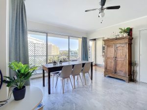 NICE CIMIEZ – Top-floor Apartment with a Large Terrace and Views of the Sea and Hills.
