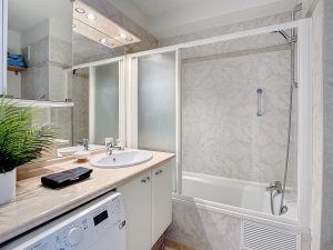 NICE CIMIEZ – Top-floor Apartment with a Large Terrace and Views of the Sea and Hills.