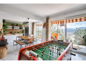 Nice Cimiez – Beautiful Fully Renovated 3 Bedroom Apartment 110 sqm  in a Residence with Garden