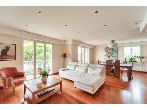 NICE CIMIEZ – Superb 115 sqm 3 Bedroom Apartment with Sea View and two Garages