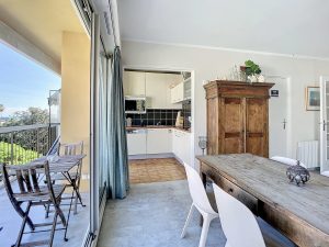 NICE CIMIEZ – Top-floor Apartment with a Large Terrace and Views of the Sea and Hills.