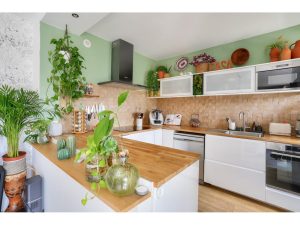 Nice Cimiez – Beautiful Fully Renovated 3 Bedroom Apartment 110 sqm  in a Residence with Garden