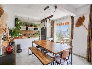 Nice Cimiez – Beautiful Fully Renovated 3 Bedroom Apartment 110 sqm  in a Residence with Garden
