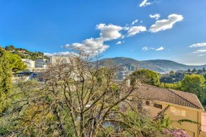 Nizza Cimiez – Appartamento di 2 locali ad un piano alto vicino a tutti i servizi