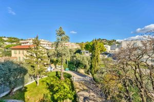 Nizza Cimiez – Appartamento di 2 locali ad un piano alto vicino a tutti i servizi