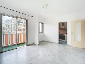 Nizza Cimiez – Piacevole monolocale di 30 m2 all’ultimo piano con balcone e vista ininterrotta