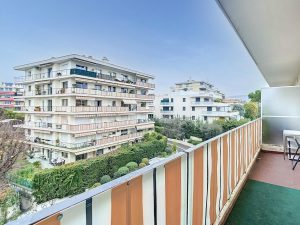 Nizza Cimiez – Piacevole monolocale di 30 m2 all’ultimo piano con balcone e vista ininterrotta