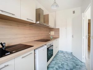 Nizza Cimiez – Piacevole monolocale di 30 m2 all’ultimo piano con balcone e vista ininterrotta