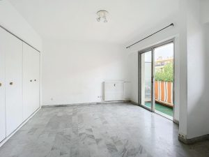 Nizza Cimiez – Piacevole monolocale di 30 m2 all’ultimo piano con balcone e vista ininterrotta