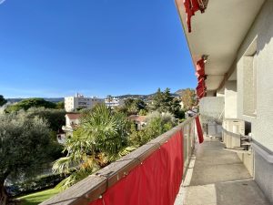 Cimiez Nizza – Ampio e soleggiato appartamento di 2 locali con terrazza