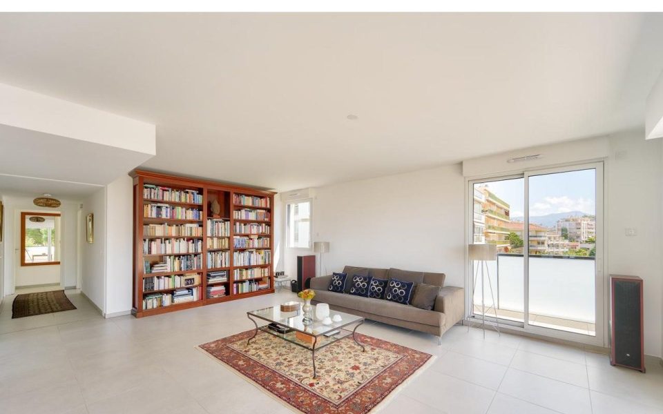 Nice Cimiez – Rare – Rooftop with 195 sqm Living Space and its Two Wide Terraces : photo 2